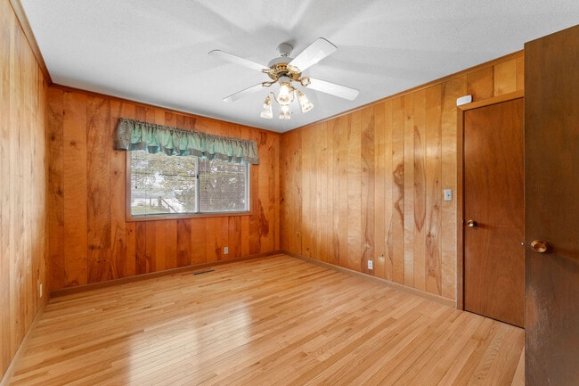 Building Photo - 471 Parkside Dr