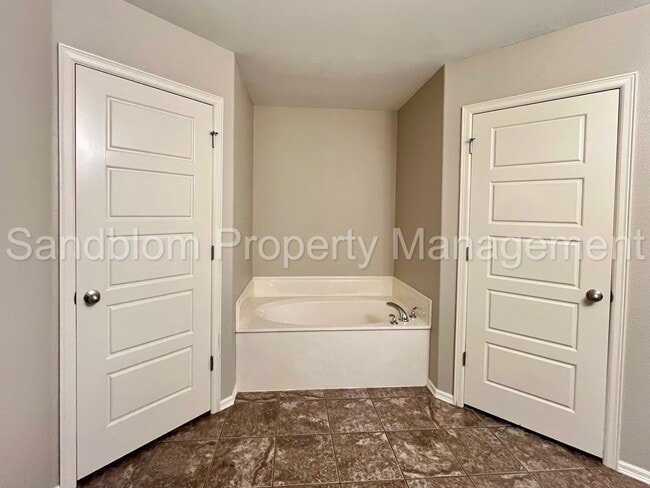 Building Photo - FOR LEASE | Jenks | $1645 Rent | Available...