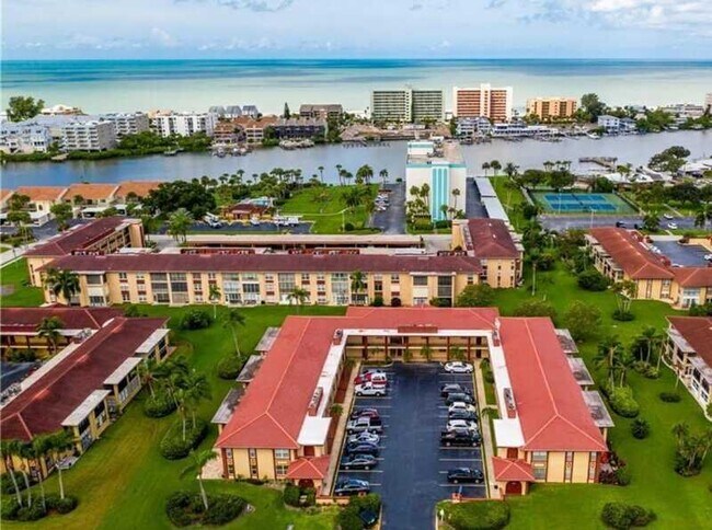 Building Photo - 10350 Imperial Point Dr W