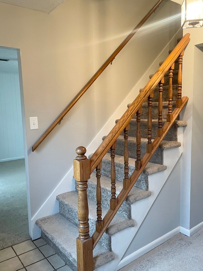 Building Photo - 290 Shawnee Dr