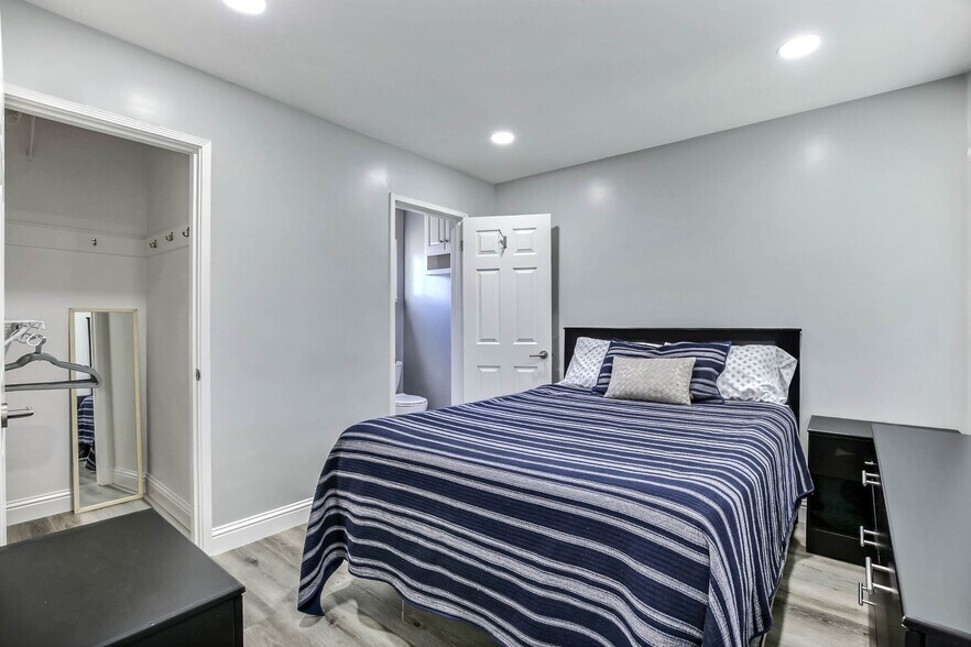 Building Photo - 148 E Iowa Ave