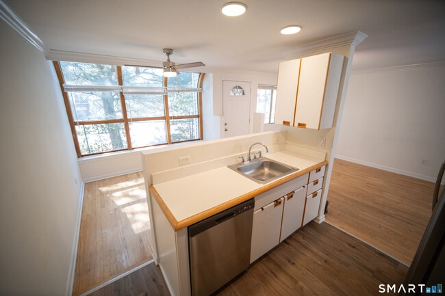 Building Photo - 3236 Madison Ave