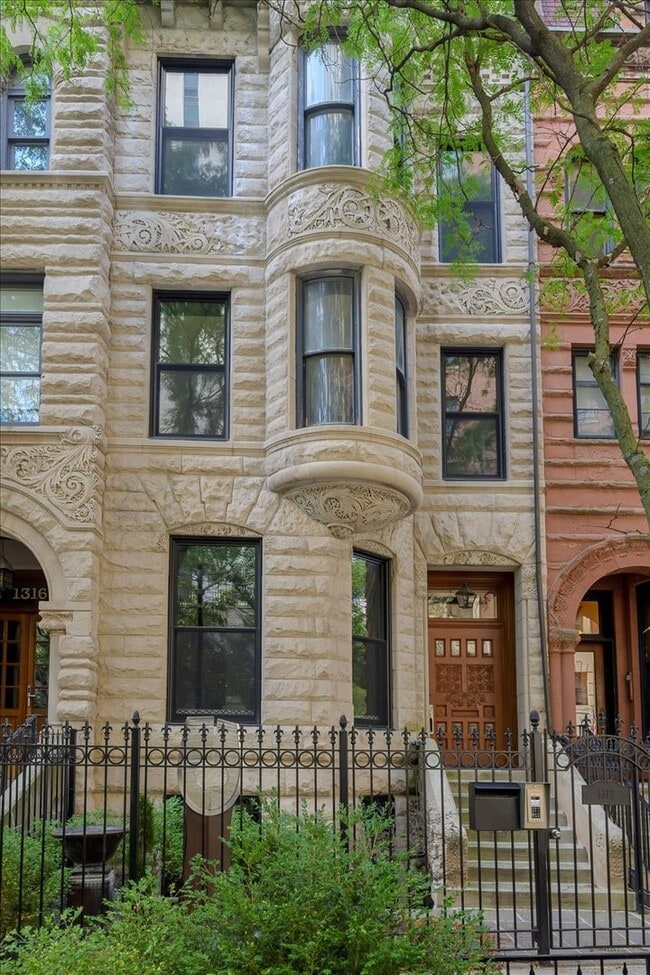 Primary Photo - 1318 N Astor St