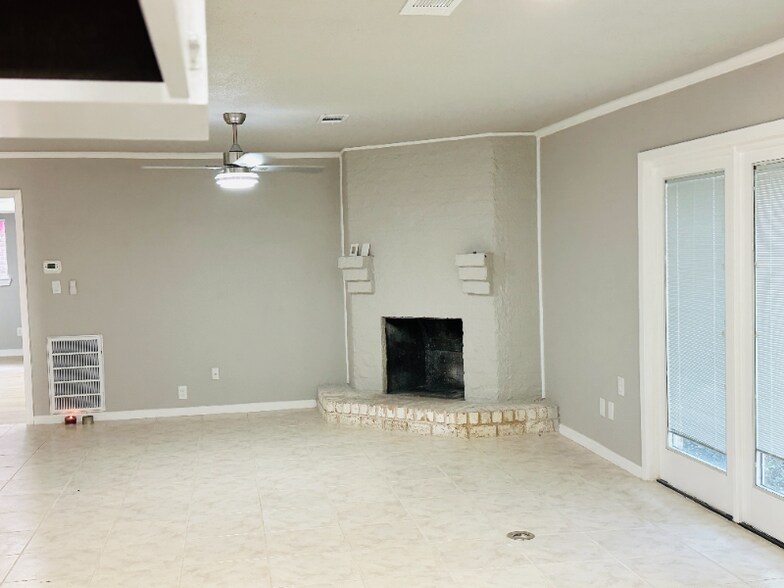 Building Photo - 5926 Par 4 Dr