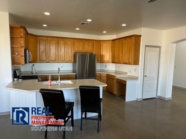 Building Photo - 179 Oasis Dr