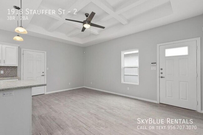 Building Photo - 1913 Stauffers St