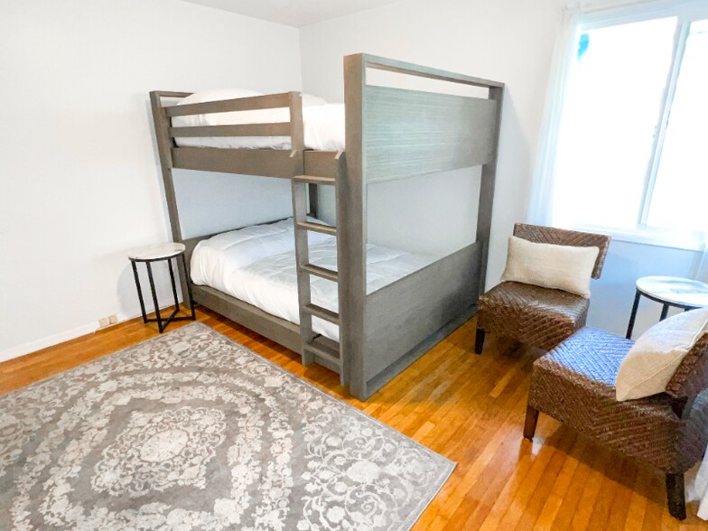 Building Photo - 388 Paseo De Gracia