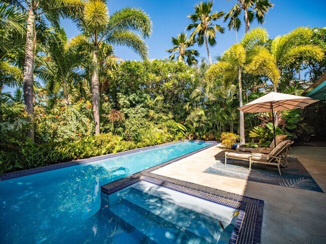 Building Photo - Beautiful Furnished, 2 Bed, 3 Bath, Gated ...