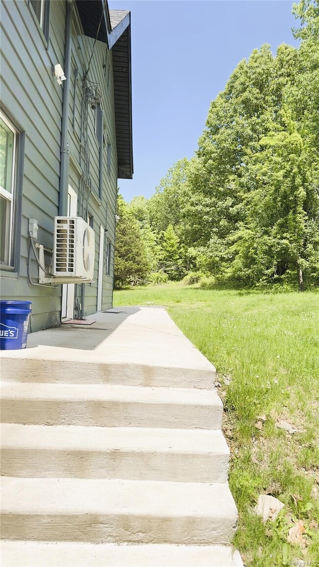 Building Photo - 8 Marie Rd