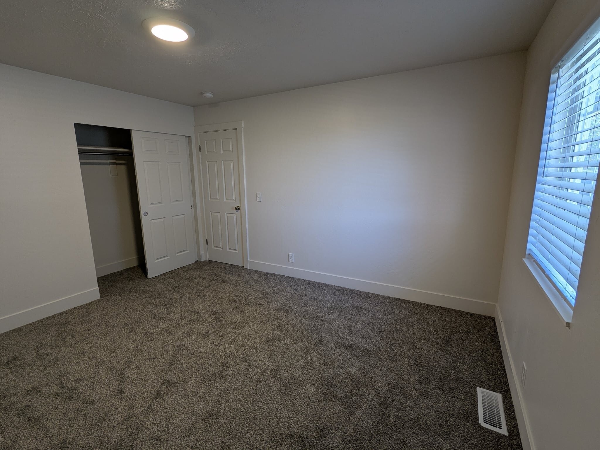 Building Photo - 1760 N 400 E