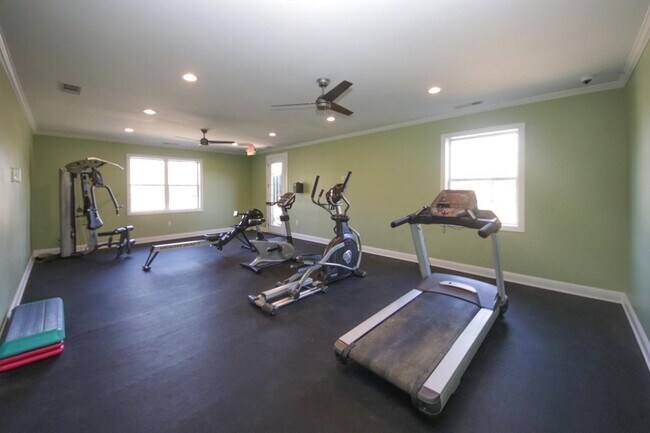 Building Photo - 3415 Pointe Vecchio Cir