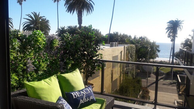 Hedges and new lounge furnishings - 833 Ocean Ave