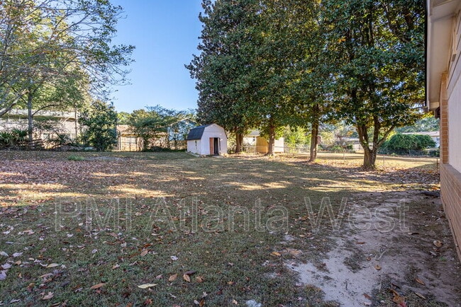 Building Photo - 2135 Knighton Dr