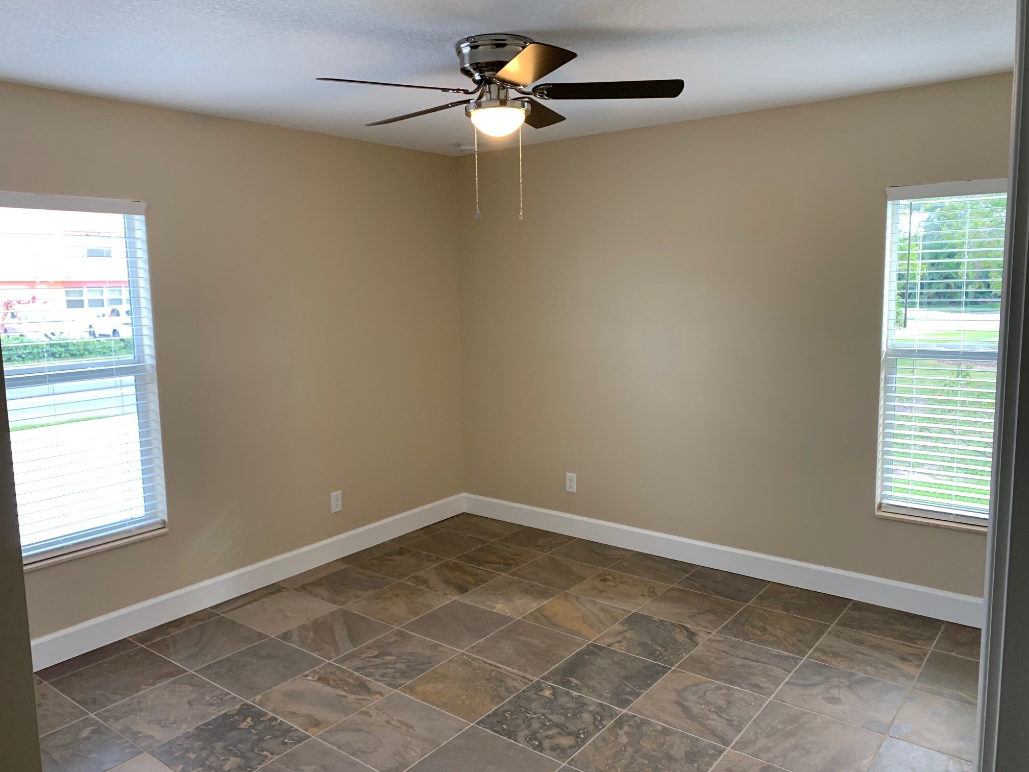 Building Photo - 926 NW Spruce Ridge Dr