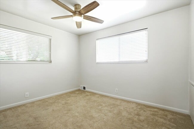 Building Photo - 3036 Sequoia Dr