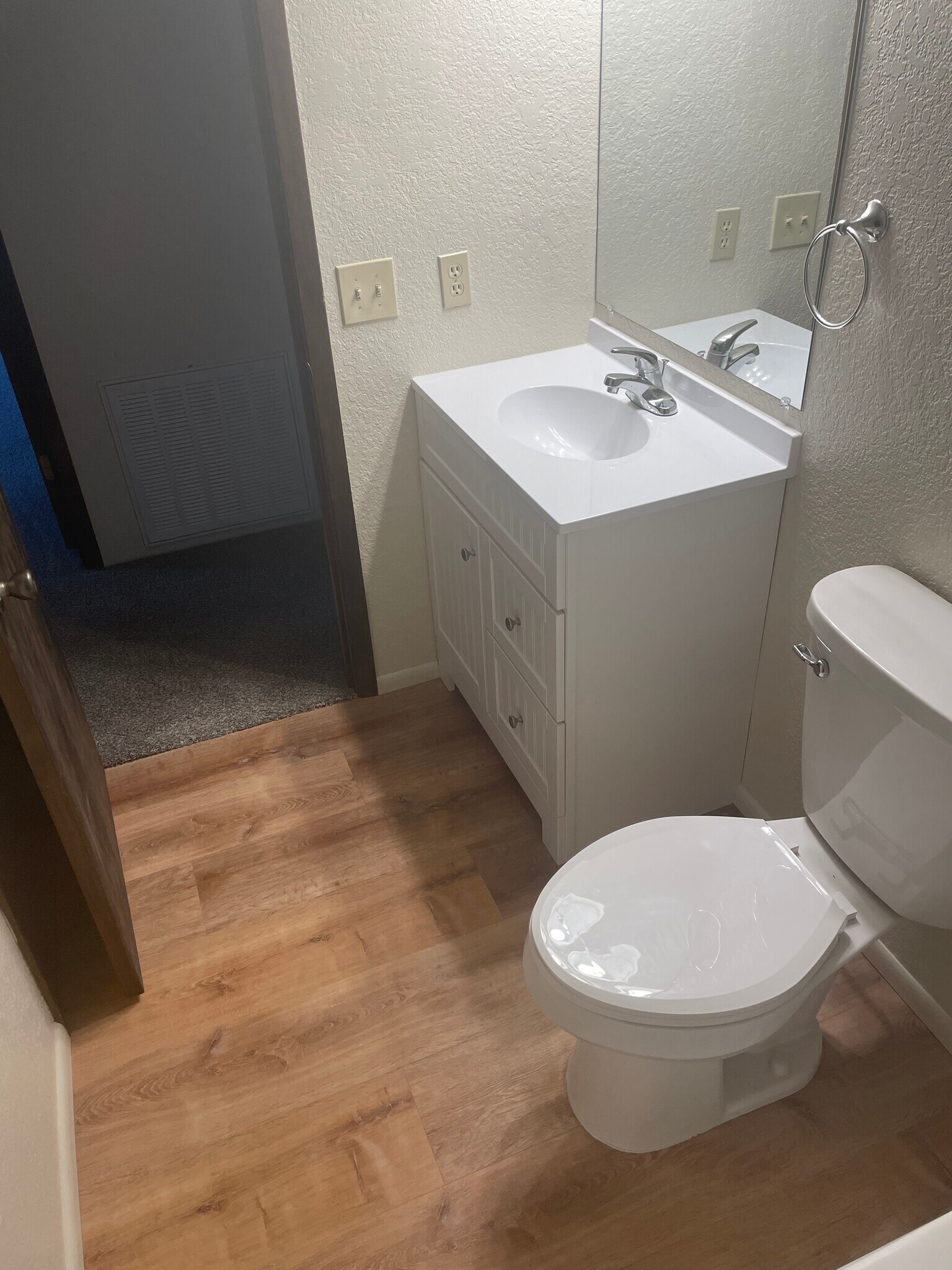 Building Photo - 2495 S Mountain View Dr