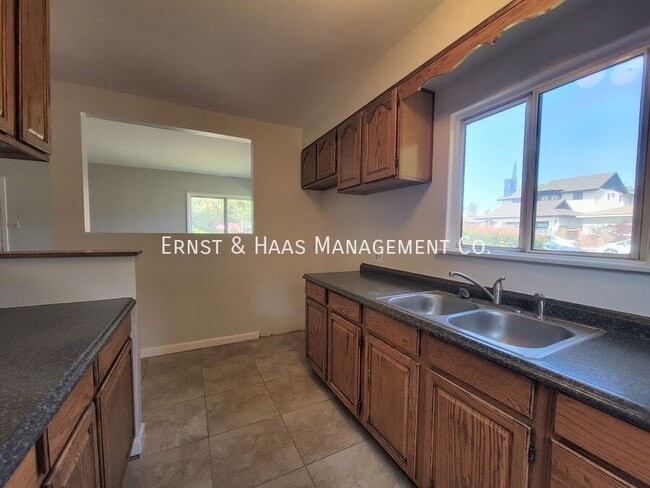 Building Photo - 3527 Pine Ave