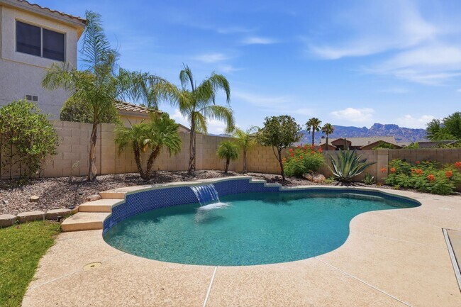 Building Photo - Furnished Desert Oasis| Pool, Bar and Mountain Views