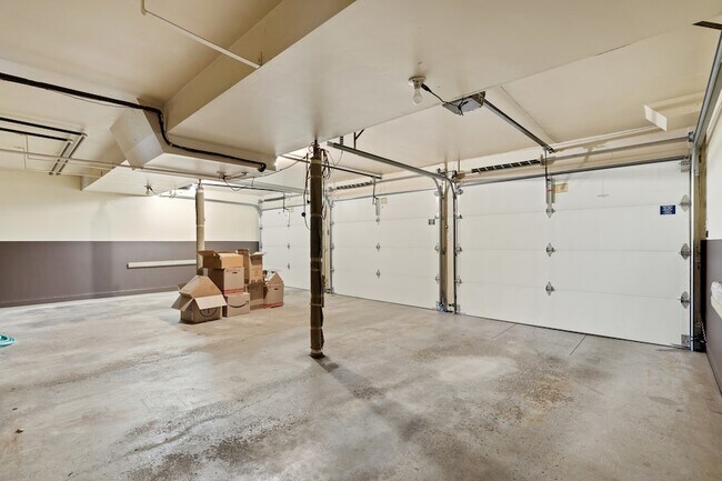 Building Photo - 541 N Edgelawn Dr