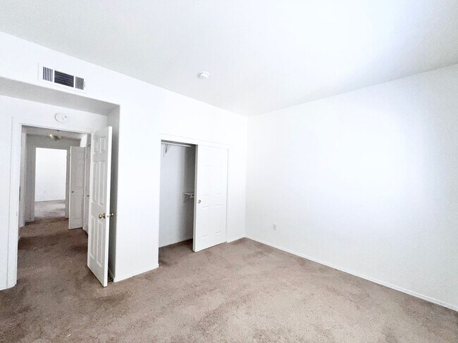 Building Photo - 2121 Echo Bay
