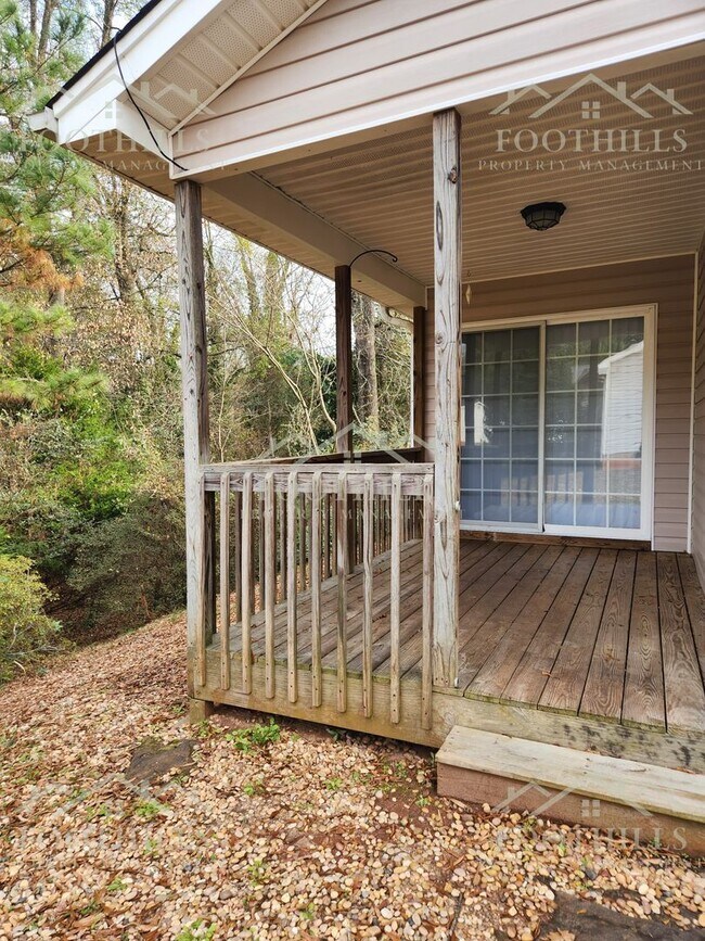 Building Photo - 438 Old Colony Rd