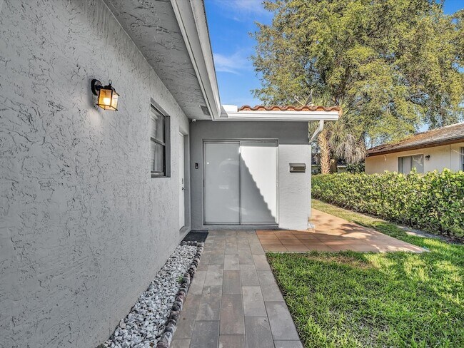 Building Photo - 3880 NW 79th Ave