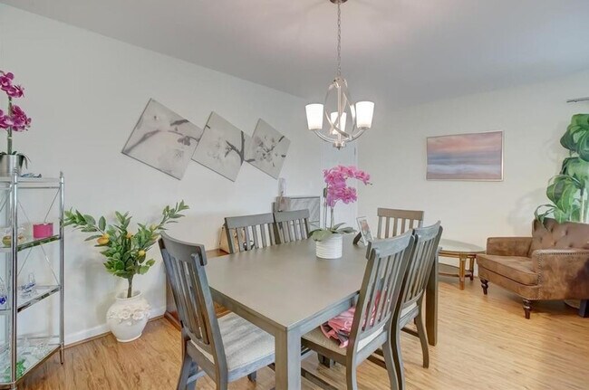 Building Photo - 2990 NE 16th Ave