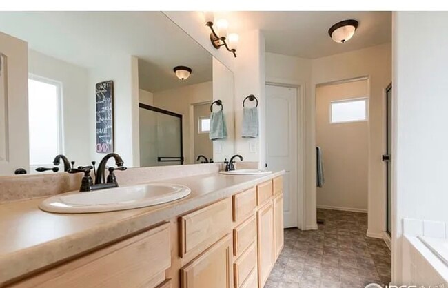 Building Photo - 3454 Godwit Dr
