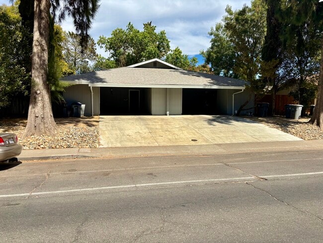 Building Photo - 1116 J St