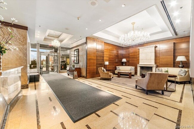 Building Photo - 1 Renaissance Square