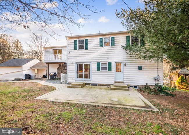 Building Photo - 901 Academy Ln