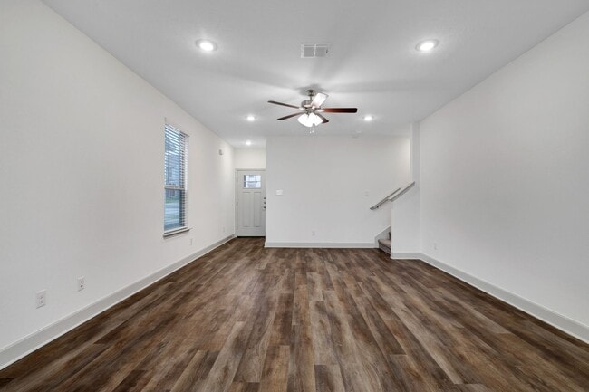 Building Photo - ***APPLICATION CURRENTLY UNDER REVIEW***MO...