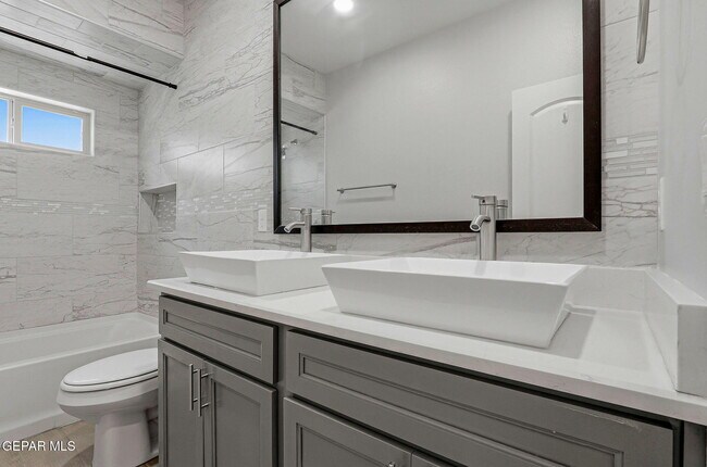 Building Photo - 13580 Lawkland St