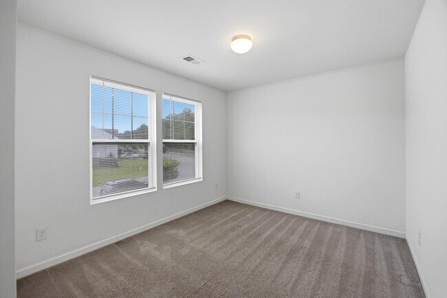 Building Photo - 442 Thoroughbred Dr