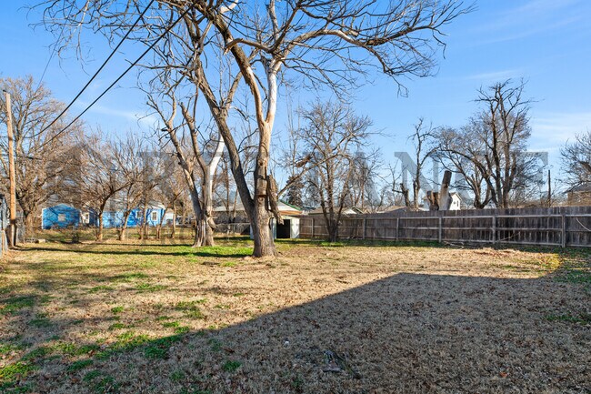 Building Photo - 224 Grover Ave