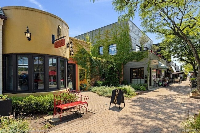 Building Photo - 1300 Maryland St