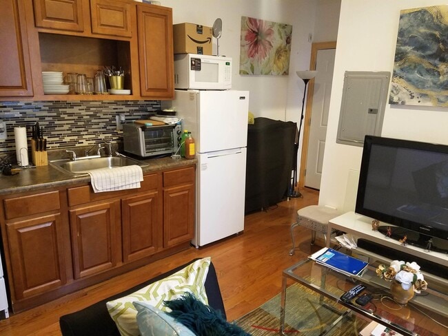 Building Photo - 329 N Preston St