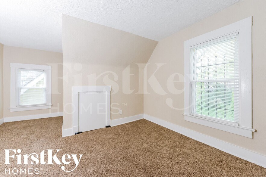 Building Photo - 2214 Quincy St