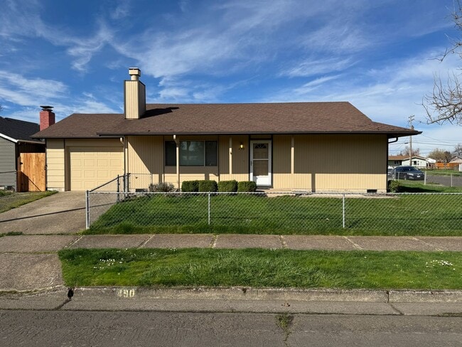 Building Photo - Updated 2 bed 1 bath duplex in Springfield!