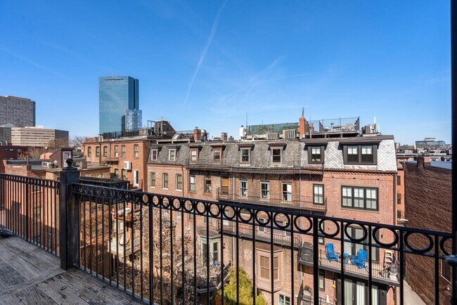 Building Photo - 131 Pembroke St