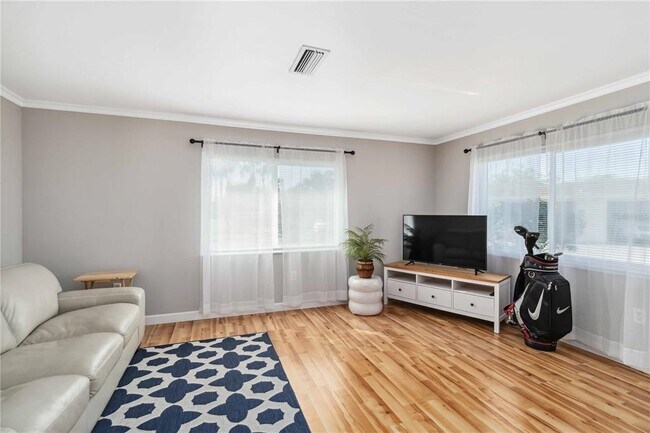 Building Photo - 5020 Live Oak Cir