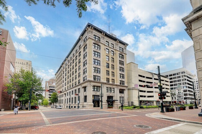 Building Photo - 201 Main St