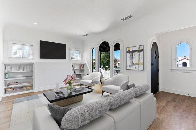 Building Photo - 2832 12th Ave