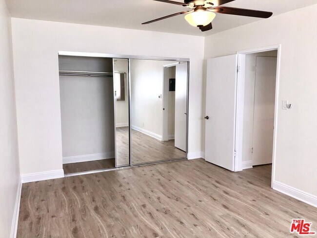 Building Photo - 1435 N Fairfax Ave