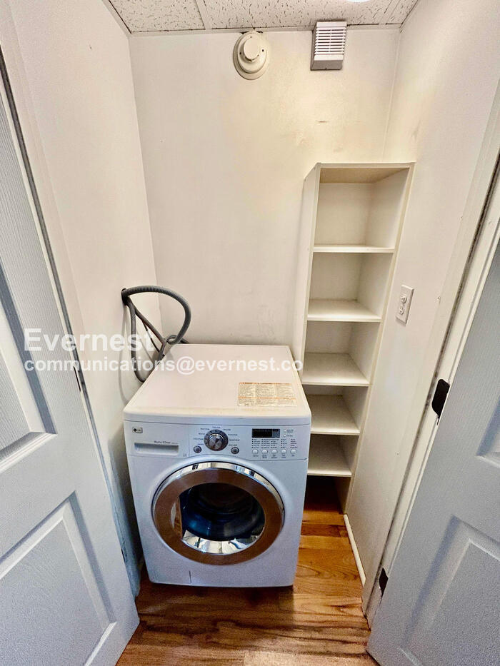 Building Photo - 798 St Charles Ave NE