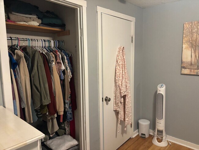 Building Photo - South Boston 2 Bed – Renovated – Pet Friendly – Hardwood Floors – 9/1