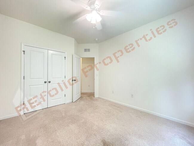 Building Photo - Great Location! 2 Story 3 Bedroom 1 Car-Garage End Unit Town Home with Community Pool  @ 55 James...