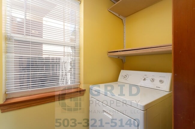 Building Photo - Charming 3 Bedroom Craftsman - Located near Mississippi Avenue!