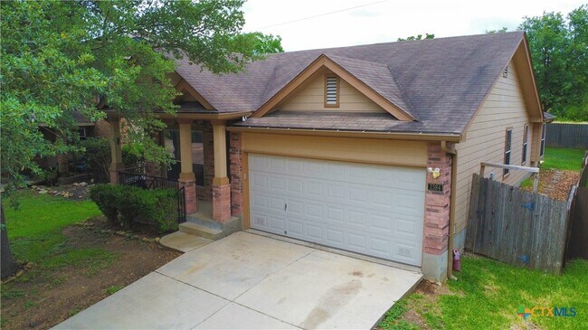 Building Photo - 2384 Medina Dr