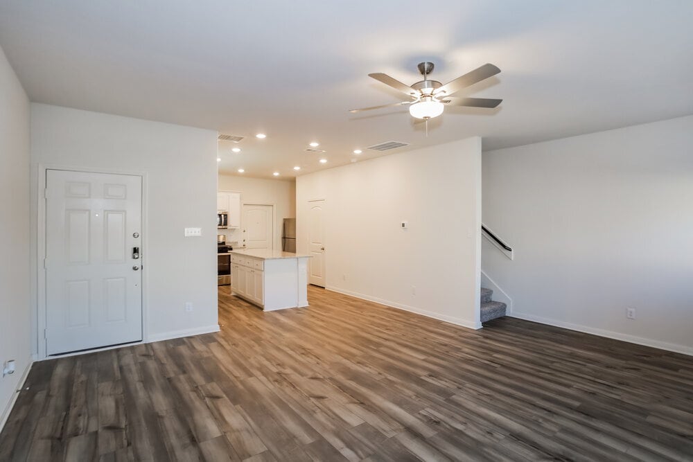 Building Photo - 220 Marsh Ln